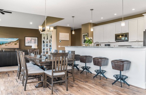 Kewadin House | Elegant 4BDR Home on Agaming Golf Course - Family Friendly