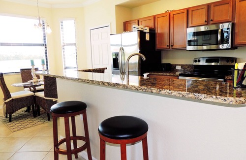 Bradenton Condo | Idyllic Golf Retreat with Lake Views and Family Amenities