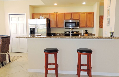 Bradenton Condo | Idyllic Golf Retreat with Lake Views and Family Amenities
