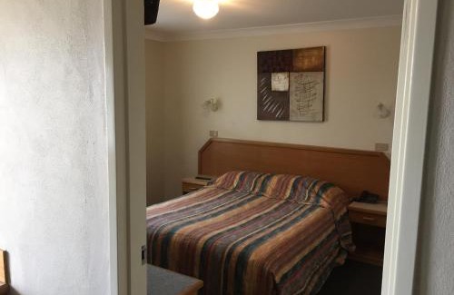 West Tamworth Hotel | Relax at Golf Links Motel: Oceanfront Poolside Retreat