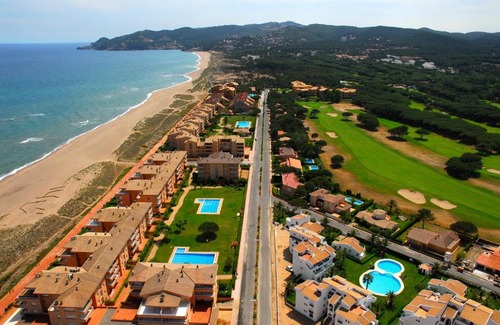 Pals Apartment | Oceanfront Retreat: Golf Mar II B 1-4 with Pool & Pets Welcome