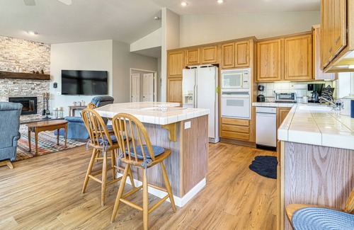 Whitehawk Apartment | Golf & Mountain Views - Retreat in Clio