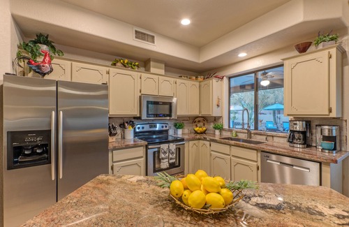 Gold Canyon House | Gold Canyon Golf Oasis: Relaxing Pool, Spa & Mountain Views