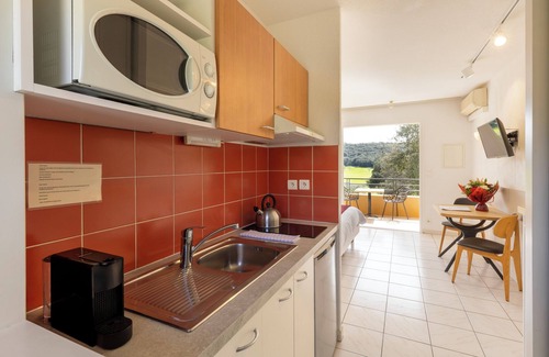 Garrigues Apartment | Relax at Golf & Résidence de Nîmes Vacquerolles - 9.2 Rating