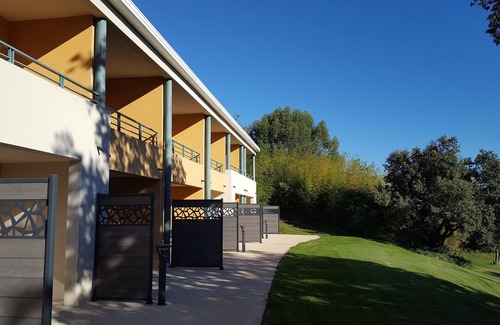 Garrigues Apartment | Relax at Golf & Résidence de Nîmes Vacquerolles - 9.2 Rating