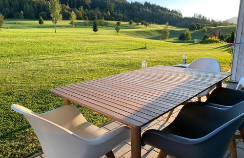 Bernaich Apartment | Oceanfront Retreat at Golf Residenz Längsee - Rated 8.8/10
