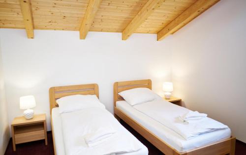 Lazne Bohdanec House | Relaxing Golf Resort Lázně Bohdaneč with Ocean Views