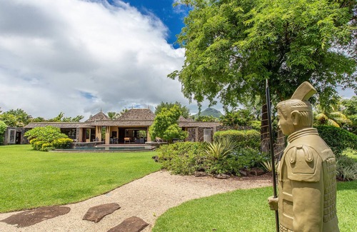 Tamarin House | Relaxing Golf Resort Villa with Pool and Oceanfront Views