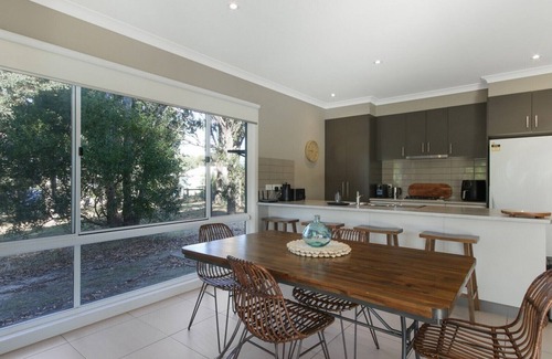 Metung House | Pet-Friendly Getaway at Golf Springs in Metung