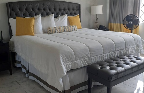 Mandeville Hotel | Relaxing Retreat at Golf View Hotel with Pool & Spa