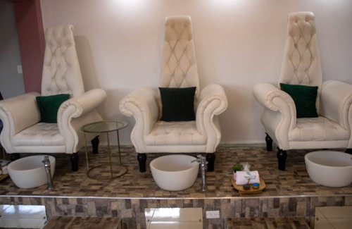 Mandeville Hotel | Relaxing Retreat at Golf View Hotel with Pool & Spa