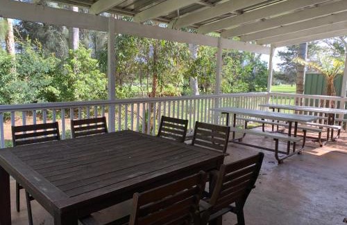 Sanctuary Point Hotel | Scenic Golf View Motel with Oceanfront Access