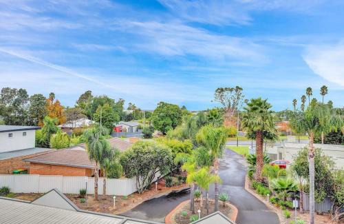 Mulwala Apartment | Golf Views Apartment: Family & Pet-Friendly Retreat