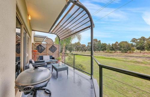 Mulwala Apartment | Golf Views Apartment: Family & Pet-Friendly Retreat