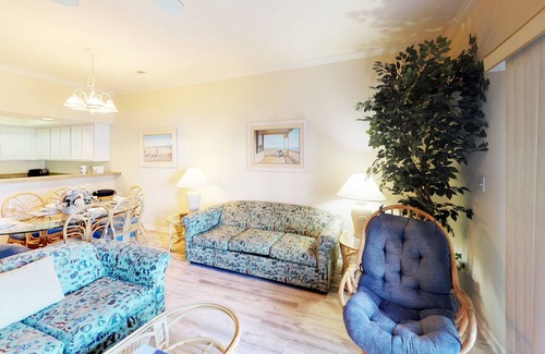 Little River Condo | Family-Friendly Golf Villa in Little River with Pool & Breakfast