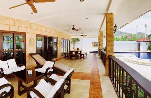 Nong Kae Villa | Golf Village: Exceptional Stay with Pool & Pet-Friendly Amenities