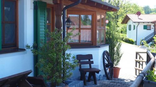 Haarbach Apartment | Charming Golfchalet Uttlau: Oceanfront Family Retreat