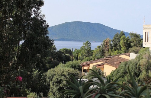 Residences du Golfe de Lava House | Cozy Golfe De Lava Appietto: Steps to the Sea & Ocean View