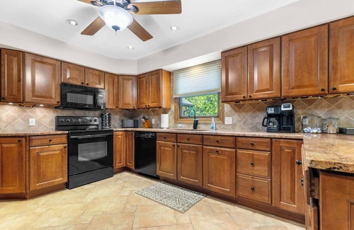 Rockford House | Relax at Golfer's Retreat with Hot Tub, Arcade & Spa