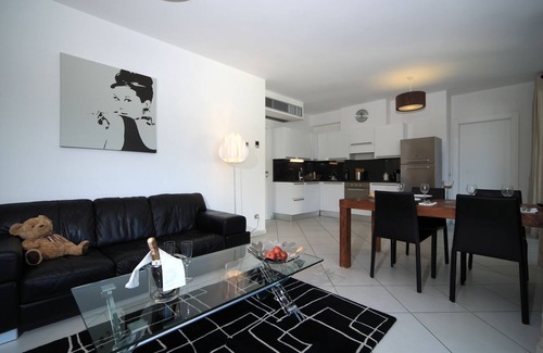 Maccagno Apartment | Golfo Gabella: Oceanfront Bliss with Spa and Pool Access