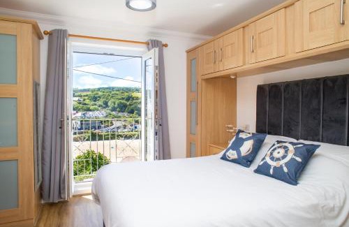 Aberporth House | Sea View Retreat: Family and Pet Friendly Getaway