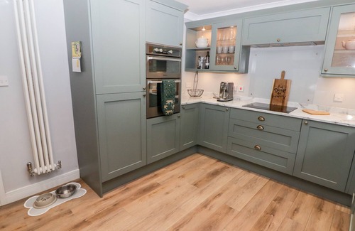 Porth Cottage | Pet-Friendly GOLYGFA BRYN with Garden in Gilfach Goch