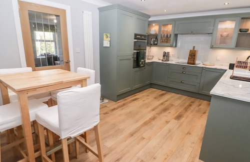 Porth Cottage | Pet-Friendly GOLYGFA BRYN with Garden in Gilfach Goch