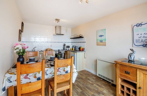 Rhyd-y-clafdy Cottage | Cozy 2 Bedroom Accommodation with Ocean Views in Pwllheli