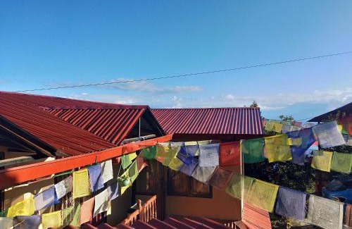 Nagarkot Hotel | Gombo Hideaway: Family-Friendly Retreat with Great Reviews