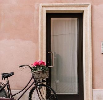 Valeggio sul Mincio Apartment | Cozy Gomes Comfort House: Child-Friendly Retreat Rated 9.5
