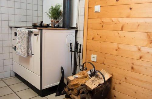 Lienz Ski Chalet | Gomig Hütte: Pet-Friendly Retreat with High Guest Ratings