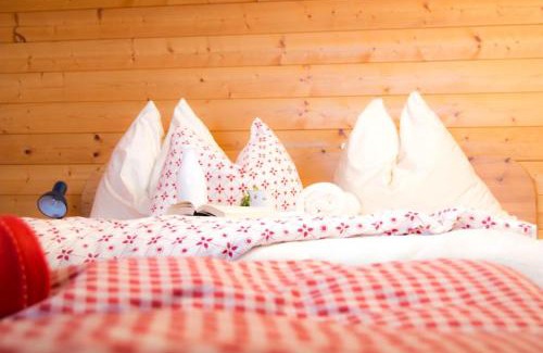 Lienz Ski Chalet | Gomig Hütte: Pet-Friendly Retreat with High Guest Ratings