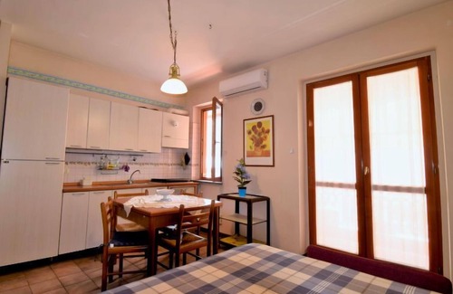 Aci Trezza Apartment | Gondar Studio: Oceanfront Getaway with Spa and Kitchen