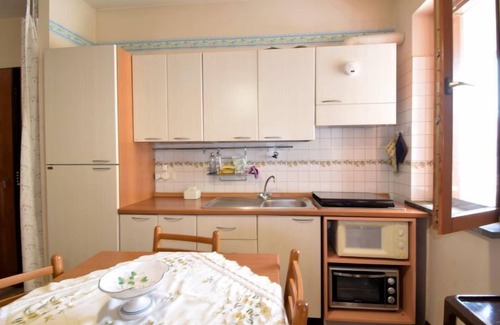 Aci Trezza Apartment | Gondar Studio: Oceanfront Getaway with Spa and Kitchen