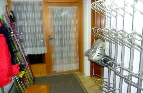 Waidring Apartment | Tranquil Retreat Near Gondelbahn with Pool & Breakfast