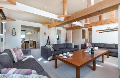 Hirafu Apartment | Unforgettable Gondola Chalet with Fireplace & Hot Tub