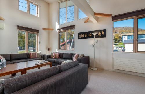 Hirafu Apartment | Unforgettable Gondola Chalet with Fireplace & Hot Tub