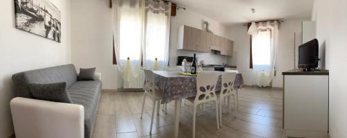 Favaro Veneto House | Guest Rated 9.8: Family-Friendly Gondola House Retreat