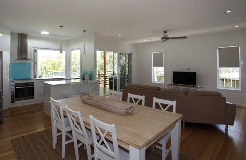 Dicky Beach House | Experience Coastal Bliss at Dicky Beach with Family Amenities