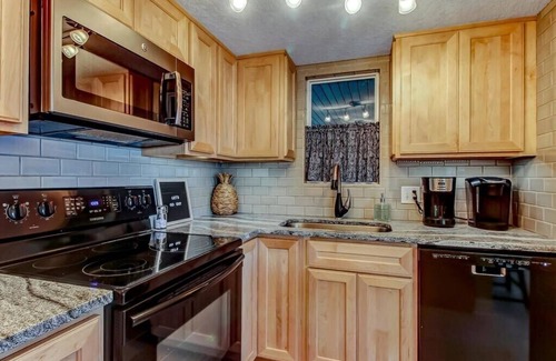 Fernandina Beach Condo | Book Your Beach Bliss & Court-Side Escape Today!