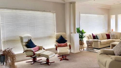 Killcare Heights House | Gone Coastal: Ideal Stay for Pet and Child-Friendly Fun