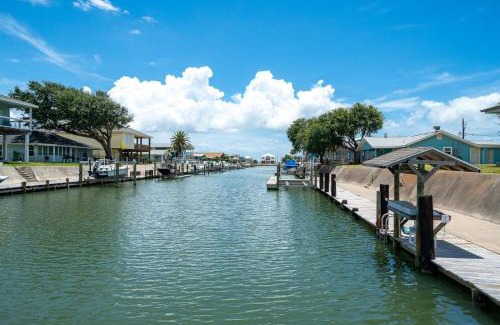 Palm Harbor House | Coastal Retreat: 4-Star Child-Friendly Getaway