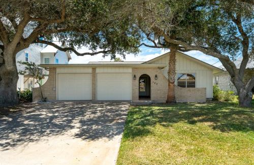 Palm Harbor House | Coastal Retreat: 4-Star Child-Friendly Getaway
