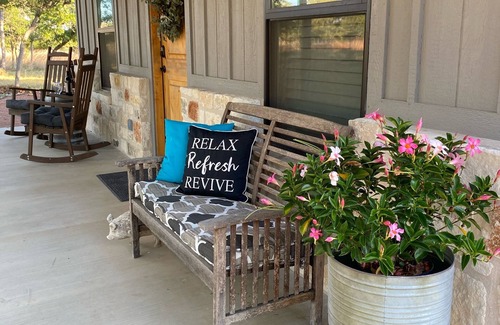 Fredericksburg Cabin | Escape to Gone West Ranch Cabin with Spa & Kitchen