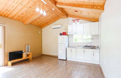 Gongju House | Eco-Friendly Comfort at Gongju Hayan Pension - 10/10 Rated
