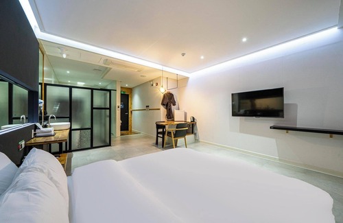 Chajakpawi Hotel | Eco-Friendly Stay at Gongju J2 Hotel with Breakfast Included