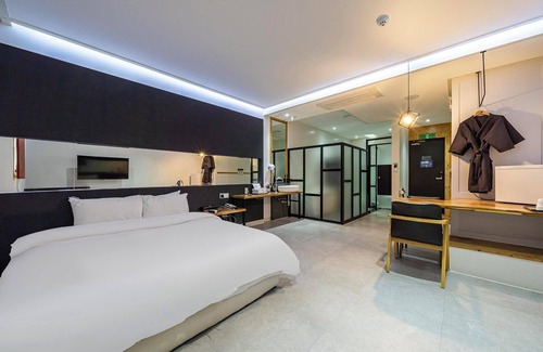 Chajakpawi Hotel | Eco-Friendly Stay at Gongju J2 Hotel with Breakfast Included