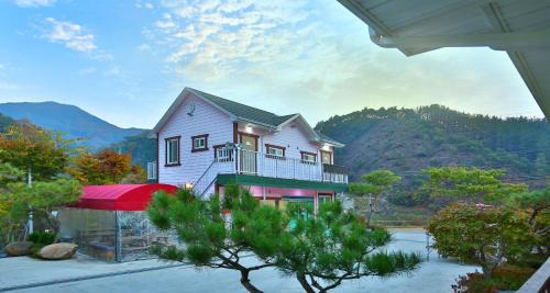 Gongju House | Relaxing Retreat at Gongju Magoksa Healing Pension