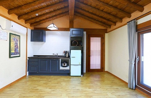 Pudo-gol House | Eco-Friendly Gongju Sangsin Heuljip Pension - 10/10 Rated Stay