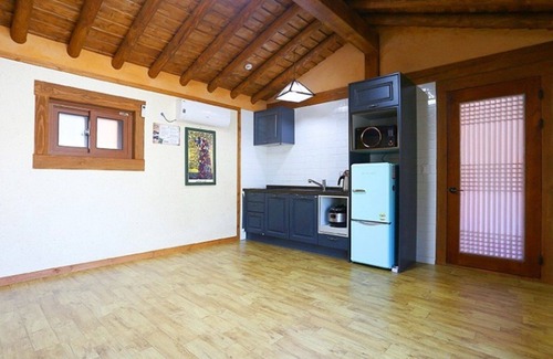 Pudo-gol House | Eco-Friendly Gongju Sangsin Heuljip Pension - 10/10 Rated Stay